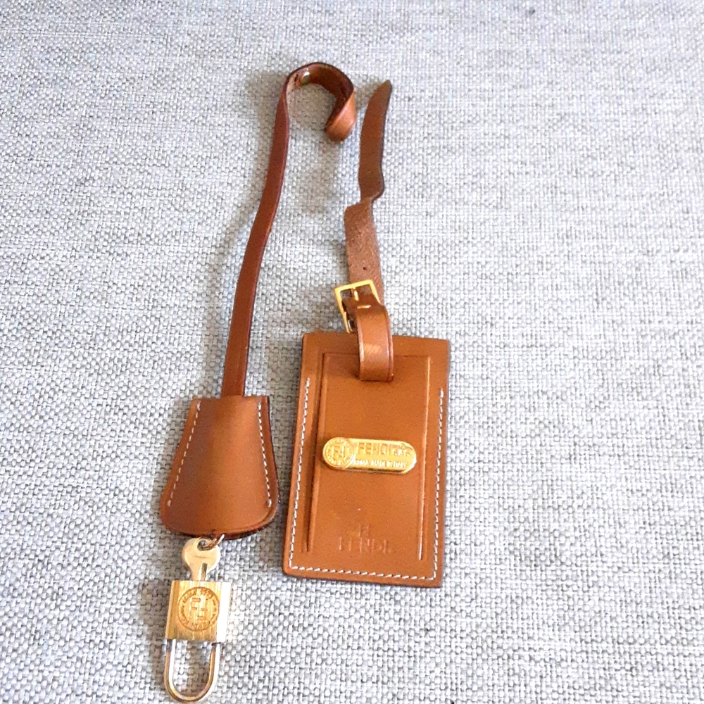 Fendi luggage id tag w padlock or bag charm-Beautiful 🎒 Firm price‼️‼️‼️